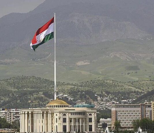 Post-Soviet Tajikistan on the Path from Colony to Nation